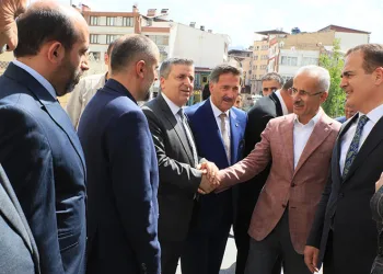 Ulaştırma Bakanı Uraloğlu Hakkari’de
