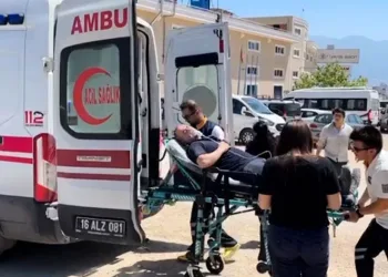 Bursa’da fabrika yangını, 3 işçi dumandan etkilendi
