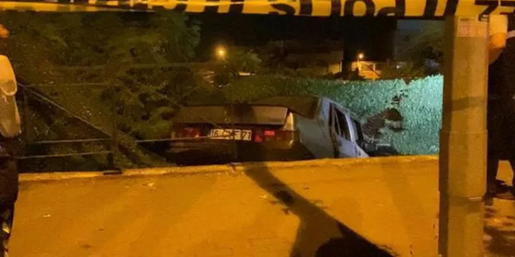 Bursa’da kontrolden çıkan araç inşaat alanına uçtu