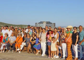 Çeşme’de 74 yıllık geleneksel bayramlaşma