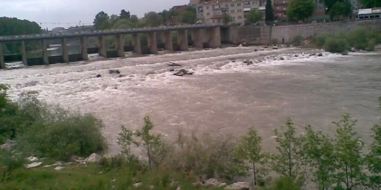 Bursa’da serinlemek için çaya giren çocuk boğuldu
