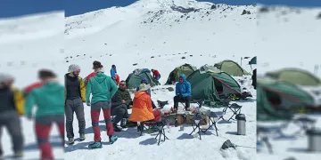 Yabancı turistler Ağrı Dağı zirvesinde