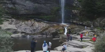 Suuçtu Şelalesi ziyaretçi akınına uğradı