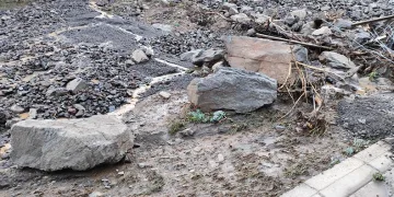 Sel taşkını köyü susuz bıraktı