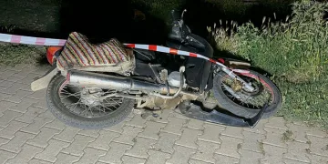 Park halindeki araca çarptı
