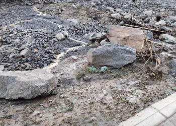 Sel taşkını köyü susuz bıraktı