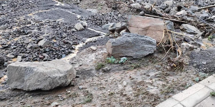 Sel taşkını köyü susuz bıraktı