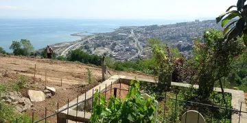 Deniz manzaralı mezarlık için kapıştılar