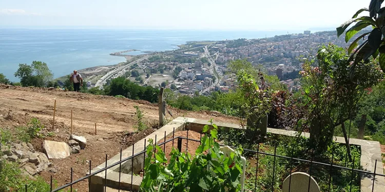 Deniz manzaralı mezarlık için kapıştılar