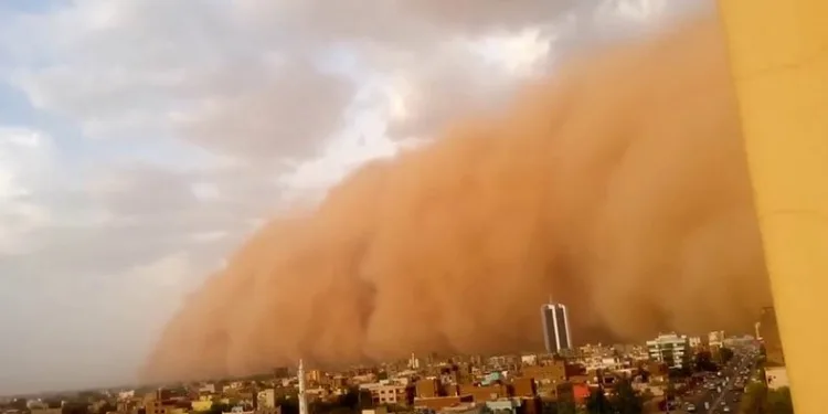 Sudan’ı kum fırtınası vurdu