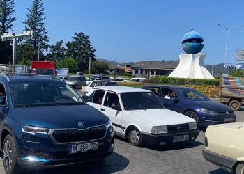 Tatilcilerin dönüş yolculuğu başladı