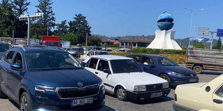 Tatilcilerin dönüş yolculuğu başladı