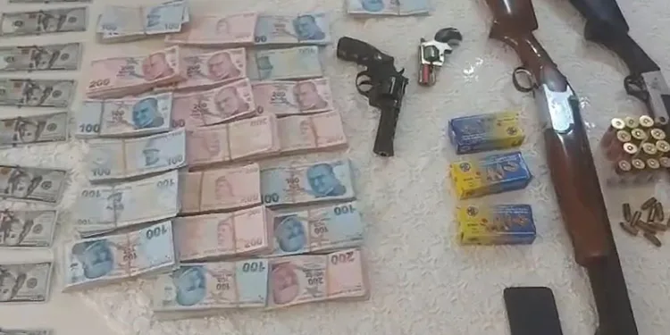 FETÖ operasyonunda 40 gözaltı