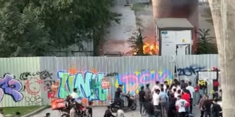 Trafo patlayınca yangın çıktı