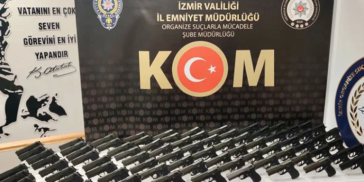 Ruhsatsız silah deposuna baskın