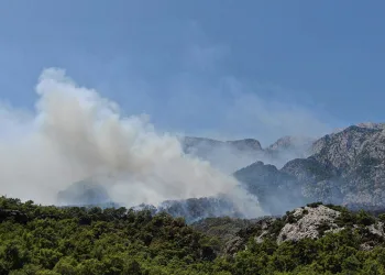Kemer’deki yangın 17 saattir devam ediyor