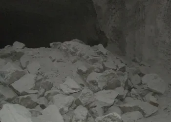 Yerin 90 metre altından çıkarılıyor