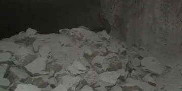 Yerin 90 metre altından çıkarılıyor