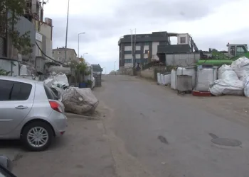 Satır ve bıçakla dükkan bastı