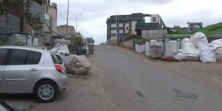 Satır ve bıçakla dükkan bastı