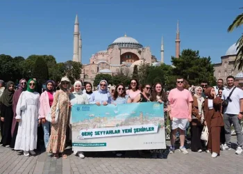 Genç seyyahlar yeni şehirler
