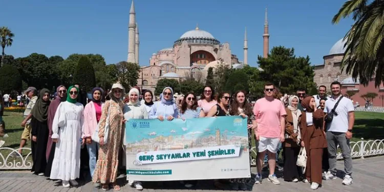 Genç seyyahlar yeni şehirler