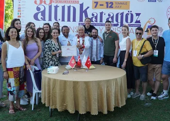 Bursa’da dansçılar sahnede değil, mutfakta ter döktü