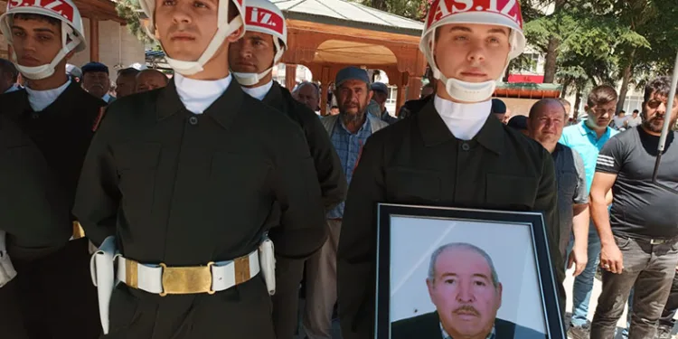 Kıbrıs Gazisi toprağa verildi