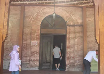 Tarihi camiye saygısızlık
