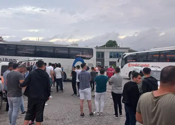 Güle oynaya askere gittiler