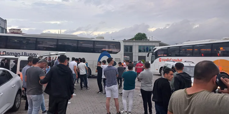 Güle oynaya askere gittiler