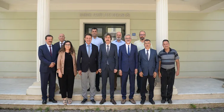 Hukuk Fakültesi’nde bayrak değişimi