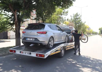 Otomobilin çarptığı bisikletli genç hayatını kaybetti