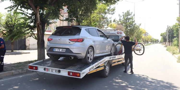 Otomobilin çarptığı bisikletli genç hayatını kaybetti