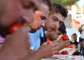 Domates festivali renkli görüntülere sahne oldu