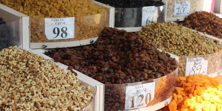 Vatandaşların aşure malzemesi alışverişi başladı