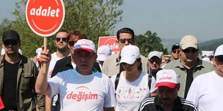 Tanju Özcan CHP’den ihraç edildi