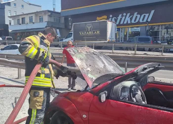 Bugün aldığı otomobili alev alev yandı
