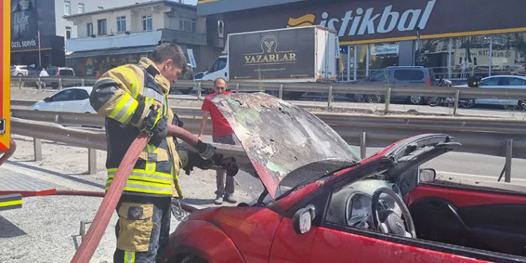 Bugün aldığı otomobili alev alev yandı
