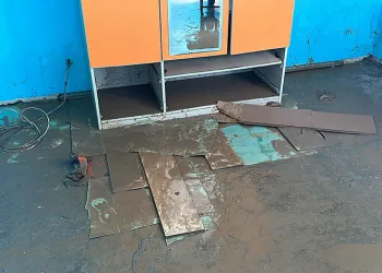 Sular çekildi, evlerde temizlik başladı