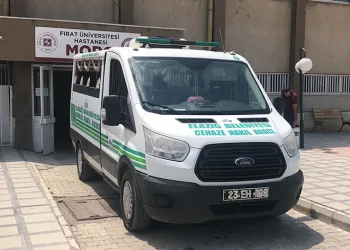 Sofra bezi silkelerken balkondan düştü