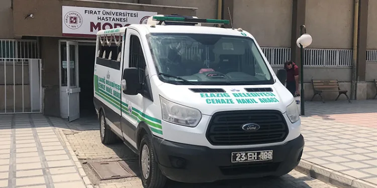 Sofra bezi silkelerken balkondan düştü