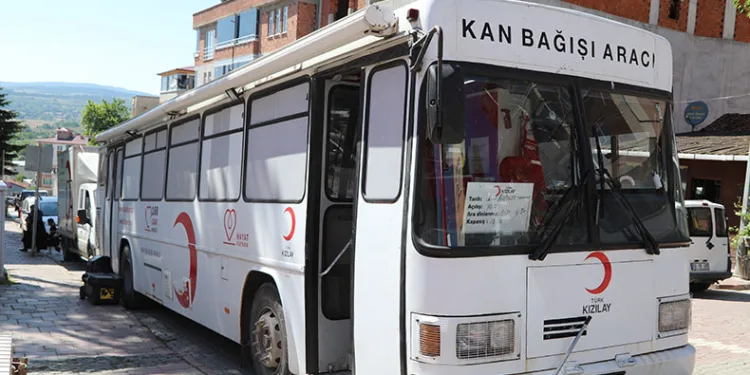 Kızılay Kavak’ta kan bağışı topladı