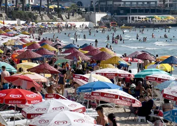 Kuşadası’na tatilci akını