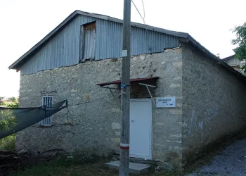 136 yıllık cami zamana direniyor