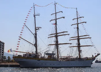 Romanya donanma gemisi İzmir’de