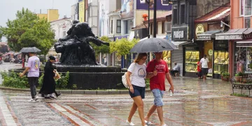 Kavurucu sıcak yerini yağmura bıraktı