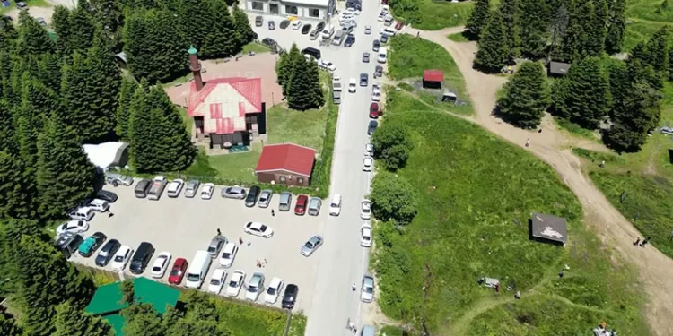 Binlerce vatandaş Uludağ’a akın etti