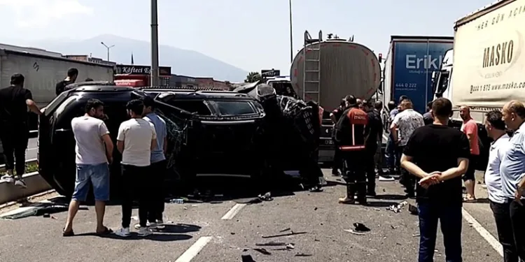 Bursa’da kırmızı ışıkta tır dehşeti