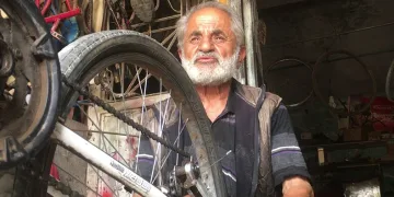 40 yıldır bisiklet tamir ediyor